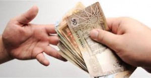 العسعس: صرف رواتب شهر 4 الاثنين.. ورواتب شهر 5 قبل عيد الفطر