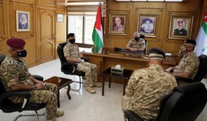 الملك يزور قيادة سلاح الجو الملكي