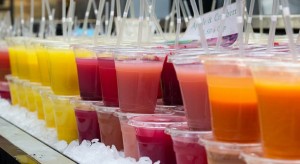 ضبط 4 آلاف لتر عصائر فاسدة بوسط البلد في عمان