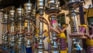 السماح بتقديم الاراجيل في الأماكن المفتوحة للمقاهي والمطاعم