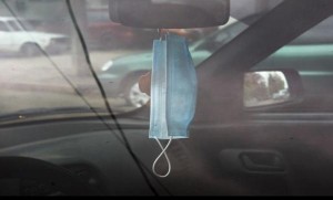 مصدر امني يوضح حقيقة المخالفات الغيابية لغير مرتدي الكمامات بالمركبات