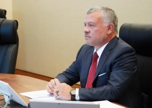 الملك يجتمع مع قائد القيادة المركزية الأميركية