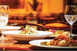 تخفيض ضرائب المطاعم والفنادق السياحية يدخل حيز التنفيذ