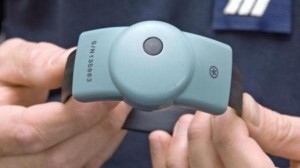 لجنة الأوبئة: بدء استخدام الإسوارة الإلكترونية في الحجر المنزلي