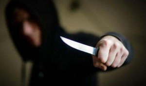 جريمة قتل بشعة...حدث يقتل والدته بـ 30 طعنة في عمان