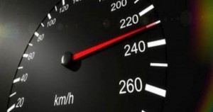 ضبط مركبة تسير بسرعة 171 كم بالساعة على طريق ال 100