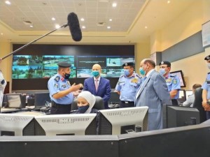الرزاز في الأمن العام ويطلع على إجراءات التعامل مع كورونا