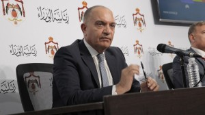 العضايلة: سياسة الحكومة الآن هي التعايش مع الوباء