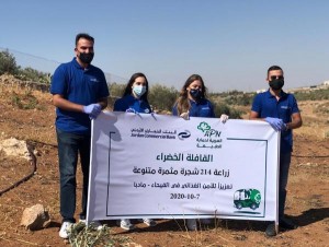 التجاري الأردني والعربية لحماية الطبيعة يزرعان مئات الأشجار المثمرة في مأدبا