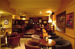 اصحاب المقاهي والكوفي شوب: القرارات الخاصة بمصالحنا تكاد تعصف ببيوتنا ومصادر دخلنا