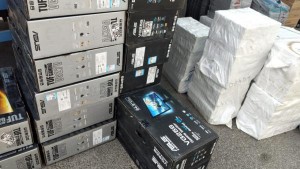 إحباط تهريب أجهزة لابتوب وكاميرات مراقبة