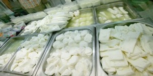 ضبط (٤٧٠٠) كغم من الألبان والأجبان المخالفة بمزجها مع زيوت نباتية مهدرجة