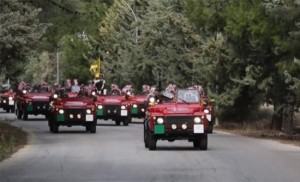 الملك يتوجه في الموكب الاحمر الى مجلس الأمة