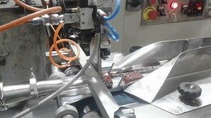 الجمارك تضبط "خط انتاج" لتصنيع المعسل المقلد