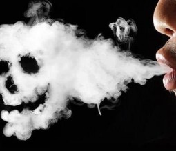 الحكومة: التدخين وكورونا مزيج قاتل