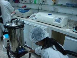 الغذاء والدواء تجري " 503073 " فحصاً لمواد غذائية و "9421" لادوية ومستلزمات طبية