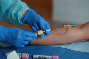 %5.36 نسبة فحوصات كورونا الايجابية الاثنين