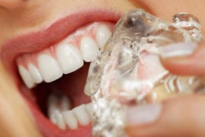 لن تصدق أضرار ومخاطر مضغ الثلج