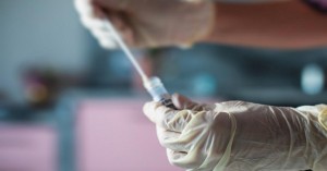 الصحة: شمول الأشخاص تحت 60 عاماً لأخذ لقاح كورونا