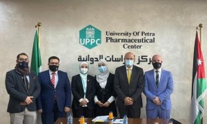 دراسة علمية لجامعة البترا حول فاكهة القشطة مع الكارباميزيبين