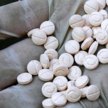 الجمارك والأجهزة الأمنية تحبط تهريب ١٠٩ كغم من حبوب الكبتاغون