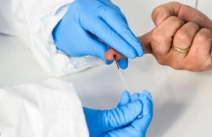 الصحة تخفض أسعار الفحوصات: 10 دنانير للاجسام المضادة و7 لمولدات الضد السريع