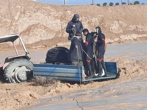 اخلاء اشخاص حاصرتهم السيول في مأدبا ومعان