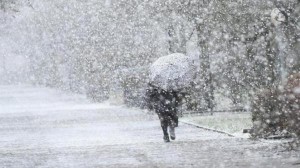 طقس العرب: تزايد فرص وشدة الزخات الثلجية على مرتفعات الوسط خلال الساعات القادمة