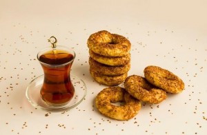 لا تبللي الكعك بالشاي مجدداً لسبب سيصدمك