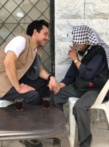 ولي العهد يعزي بوفاة "ابو يوسف" الذي شرب معه الشاي في مأدبا