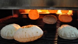 الفراية: السماح لعمال المخابز ومصانع الالبان بالحركة بعد العاشرة ليلا