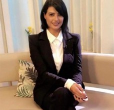 الوزير دودين يتصل هاتفياً بمذيعة في التلفزيون الأردني اخطأت باسمه ويؤكد دعمه لها