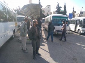 اعتصام لوسائل النقل العام بعد تخفيض السعة المقعدية