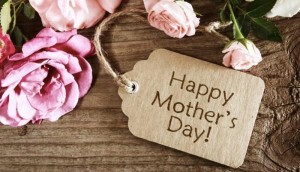 أرسلت رواتبهم إلى أمهاتهم .. شركة مصرية تحتفل بعيد الأم بطريقة مبتكرة