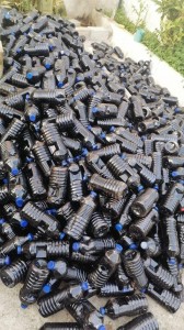 بالصور..ضبط معمل غير مرخص للعصائر في مدينة اربد والتحفظ على 3000 لتر من عصير التمر الهندي