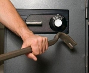 انتهاء التحقيقات بقضيتي سرقة قاصتين من داخل محطتي وقود في عمان