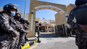 الصحة: إيقاف 12 موظفاً بمستشفى السلط عن العمل