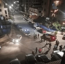 فرار سائق سيارة صدمت 5 مركبات بالحظر