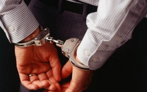 القبض على شخص حاول التسلل إلى غرفة استعلامات مركز دفاع مدني