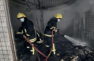 إخلاء ١٤ شخص حاصرتهم النيران في العقبة