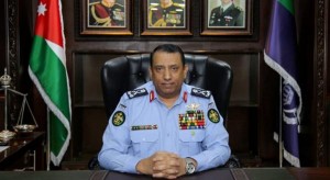 مدير الأمن يأمر بتوقيف ضابط وأفراد لتجاوزهم القانون بالتعامل مع أحد منتسبي الجيش