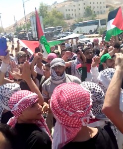 لليوم الثاني .. أردنيون يحتشدون قرب الحدود