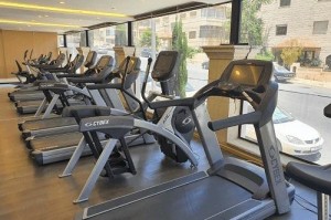 قرار بتمديد إغلاق قطاعات منها مراكز اللياقة