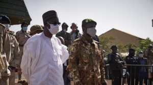 مالي .. العسكريون يعتقلون الرئيس ورئيس الوزراء ووزير الدفاع