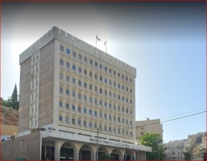 المالية تنفي تعيين وزيرا سابقا مستشاراً لها براتب 4000 دينار