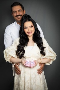 العمري وكرزون يرزقان بمولودتهما الأولى