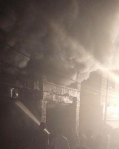 5 اصابات بحريق أكثر من محل تجاري في صويلح