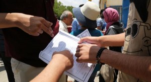 ضبط طلبة توجيهي اخرجوا اسئلة الرياضيات من داخل القاعة