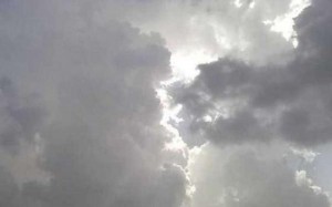 طقس العرب: سُحب ركامية مصحوبة بزخات مطرية ورياح مُثيرة للغبار