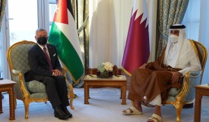 الملك والشيخ تميم بن حمد يبحثان زيادة فرص التشغيل للأردنيين في قطر